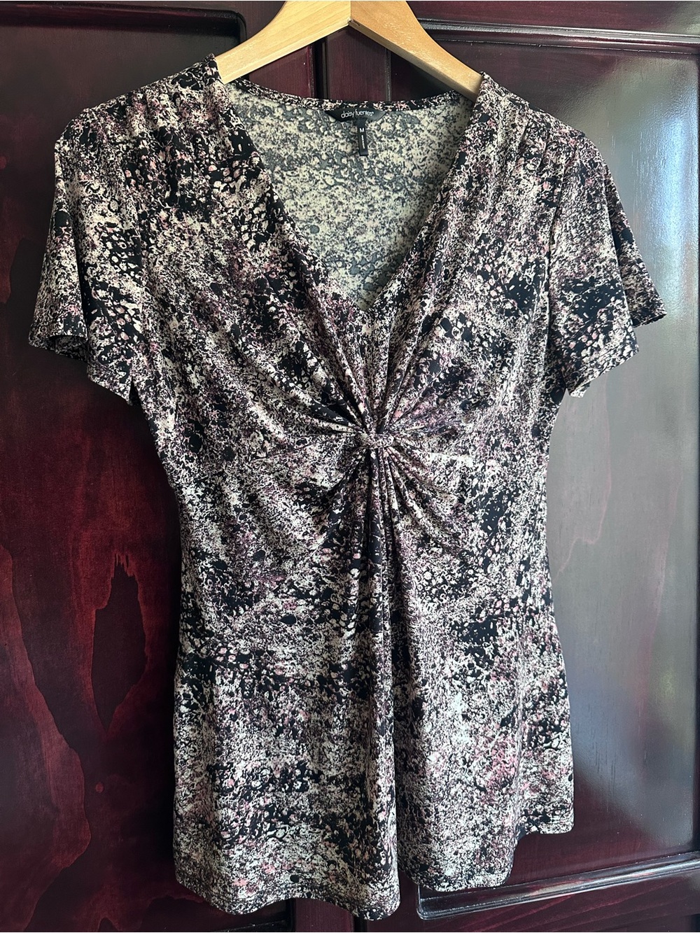 Daisy Fuentes Abstract Twist-Front Short Sleeve Top